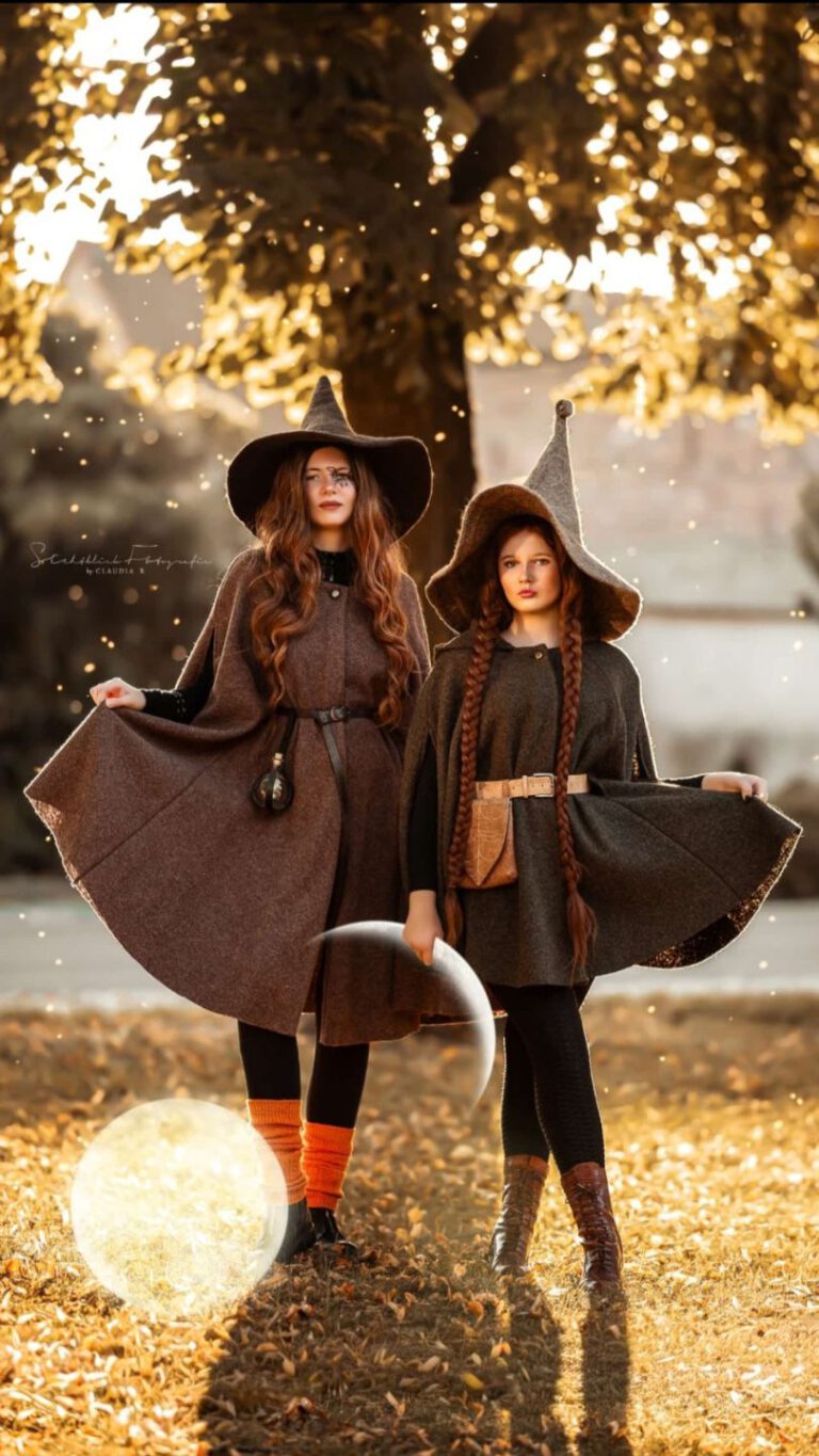 Cape Gloria in brown and Cape Pilomena in hunting green